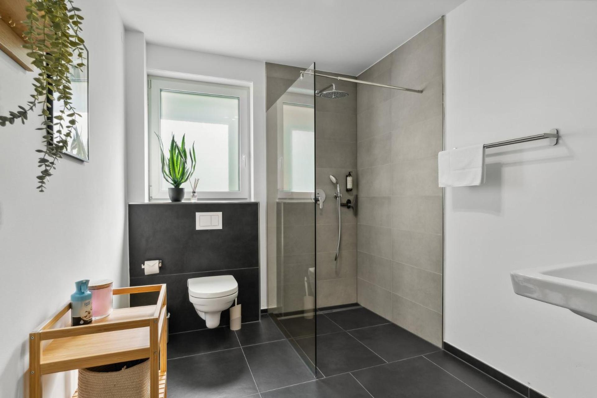 Deluxe Apartment In Bielefeld City Mit Parkplatz Und Terrasse Bagian luar foto