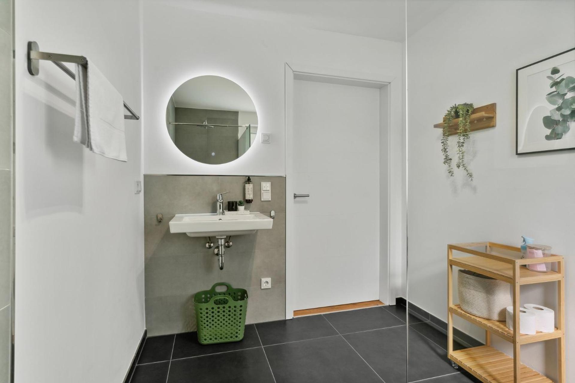 Deluxe Apartment In Bielefeld City Mit Parkplatz Und Terrasse Bagian luar foto